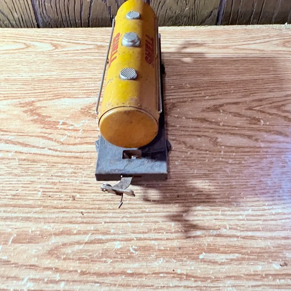 1938-42 Vintage Prewar Lionel #1680 O Gauge Shell Tank Car With Nickel Trim